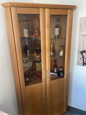 Eckschrank mit Beleuchtung